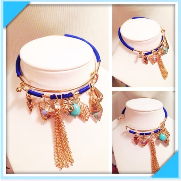 NWOT Charmed Bangle Gold Tone Tassel - Picture 2 of 4